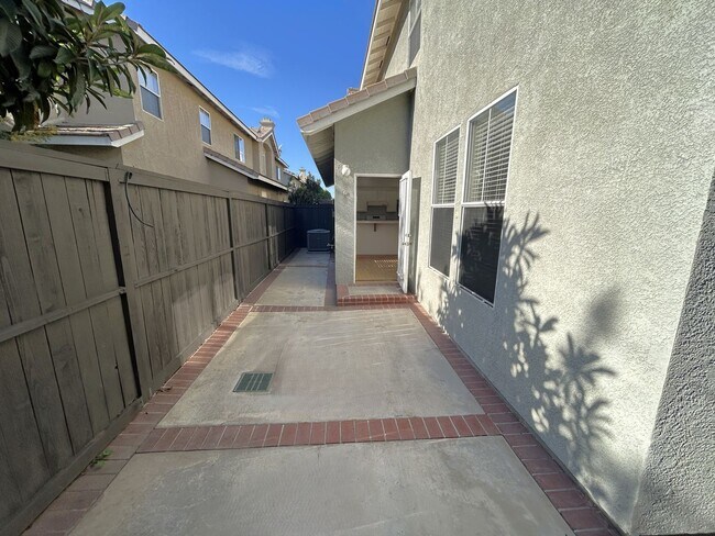 Building Photo - Sunflower Unit A  Glendora, Ca 91740 (3 Bed, 2.5 Bath)