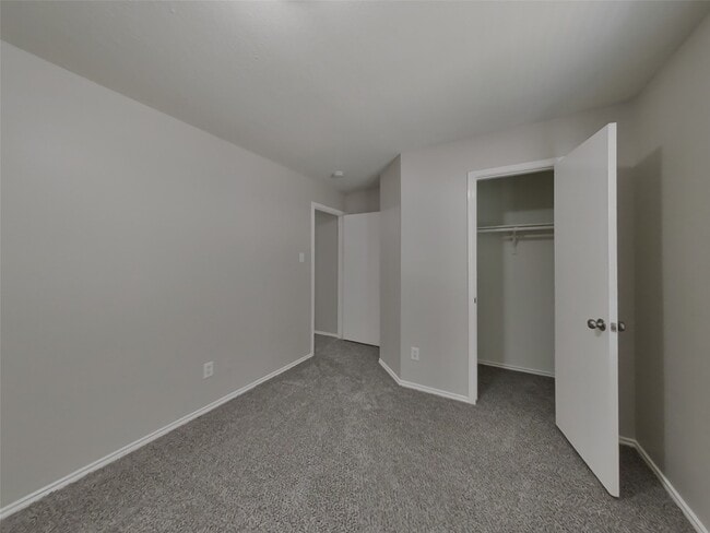 Building Photo - 3703 Bent Springs Ln