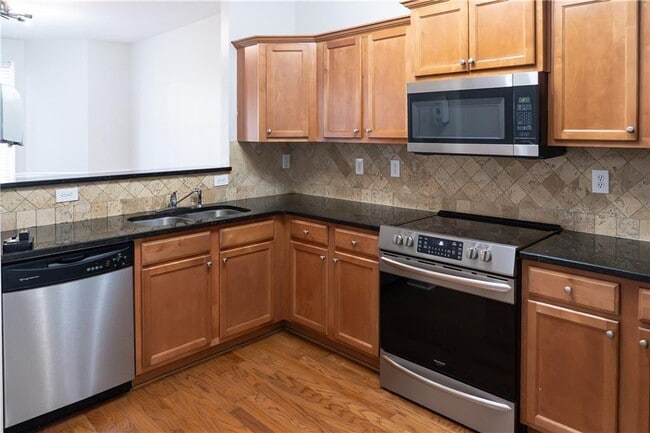 Building Photo - 3090 Branham Dr