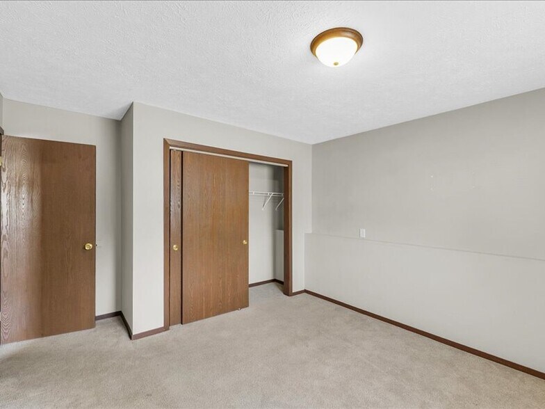 Building Photo - 112 W Raab Rd