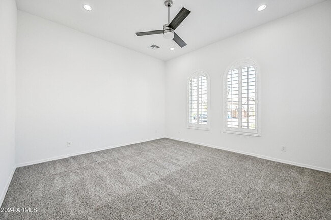 Building Photo - 14049 W Desert Hollow Dr