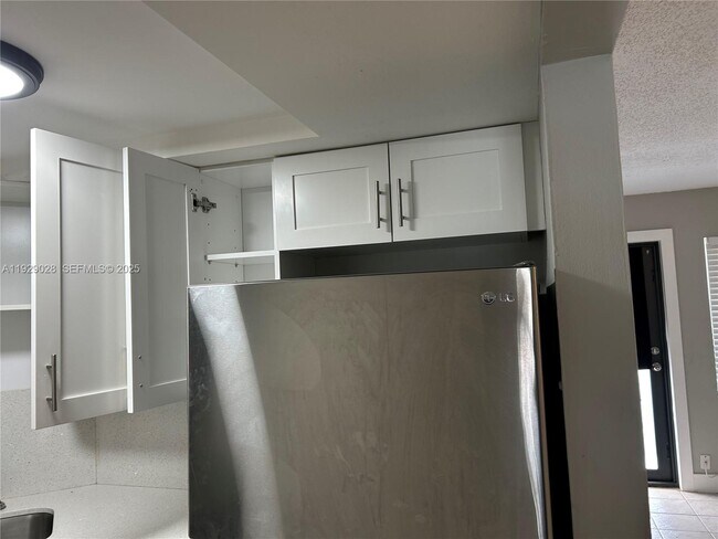 Building Photo - 335 SW 20th St