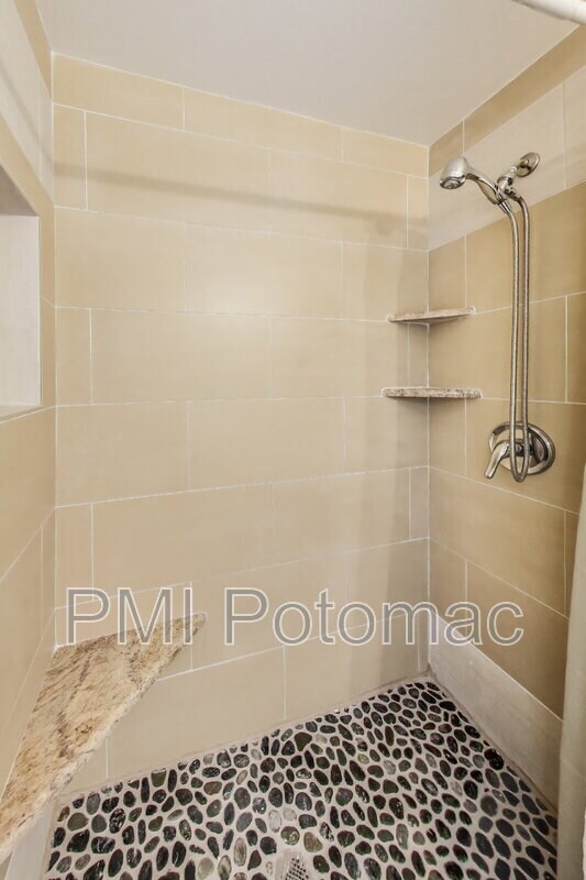 Building Photo - 3407 Floral St