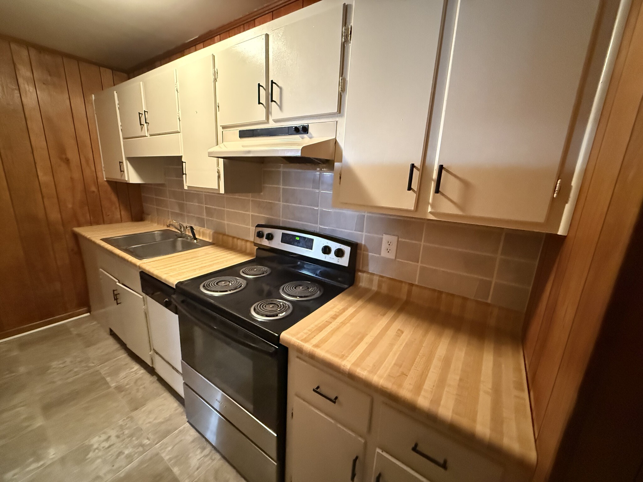 Building Photo - 586 Franklin St