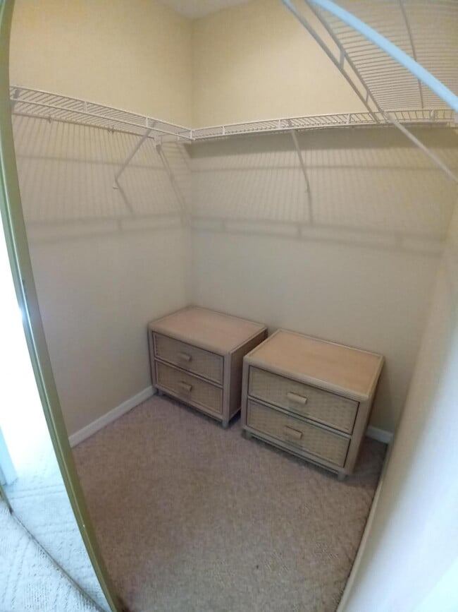 Building Photo - 1237 Country Club Dr