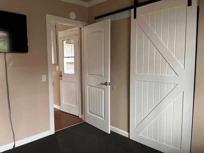 Building Photo - 3085 Roosevelt St