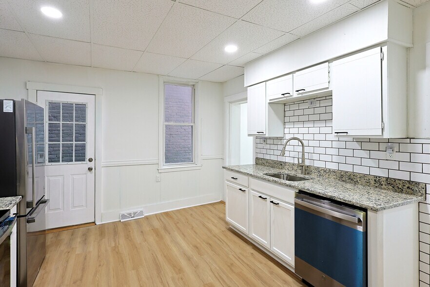 Building Photo - 329 Bedford St