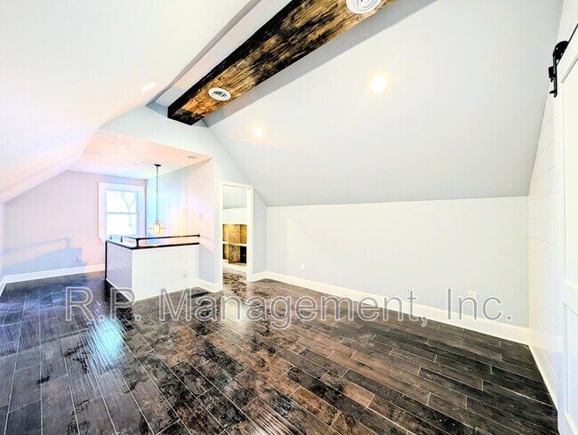 Building Photo - 636 Gotzian St
