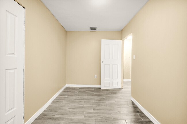 Building Photo - 751 NW 2nd St