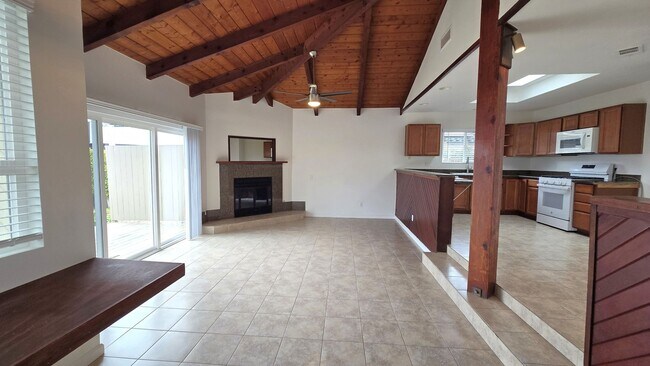 Building Photo - Lovely, 2Bd/2BA Single Story House: Large ...