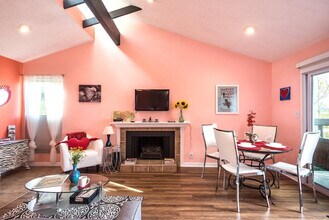 Building Photo - 2205 Spring Creek Dr