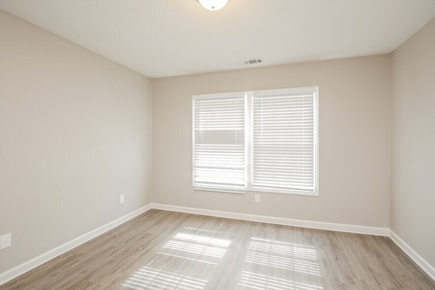 Building Photo - 802 Pinder Point Ct