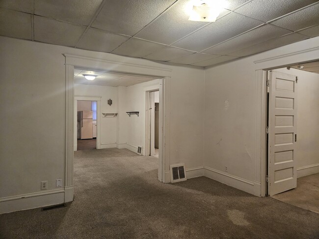 Building Photo - 220 N Prairie Ave