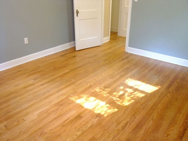 Building Photo - 8206 Greenwood Ave