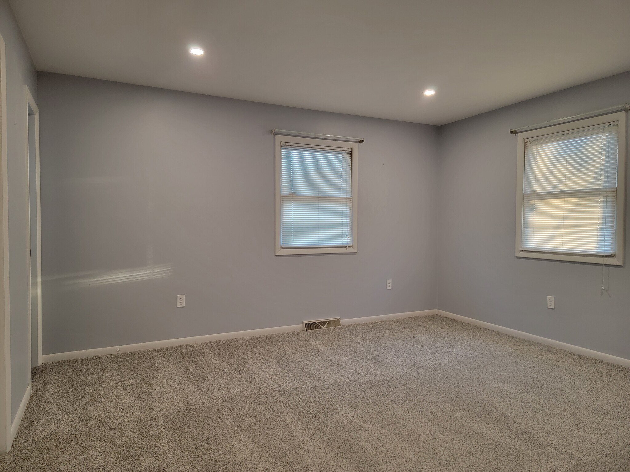 Building Photo - 40 Pine Crest Dr