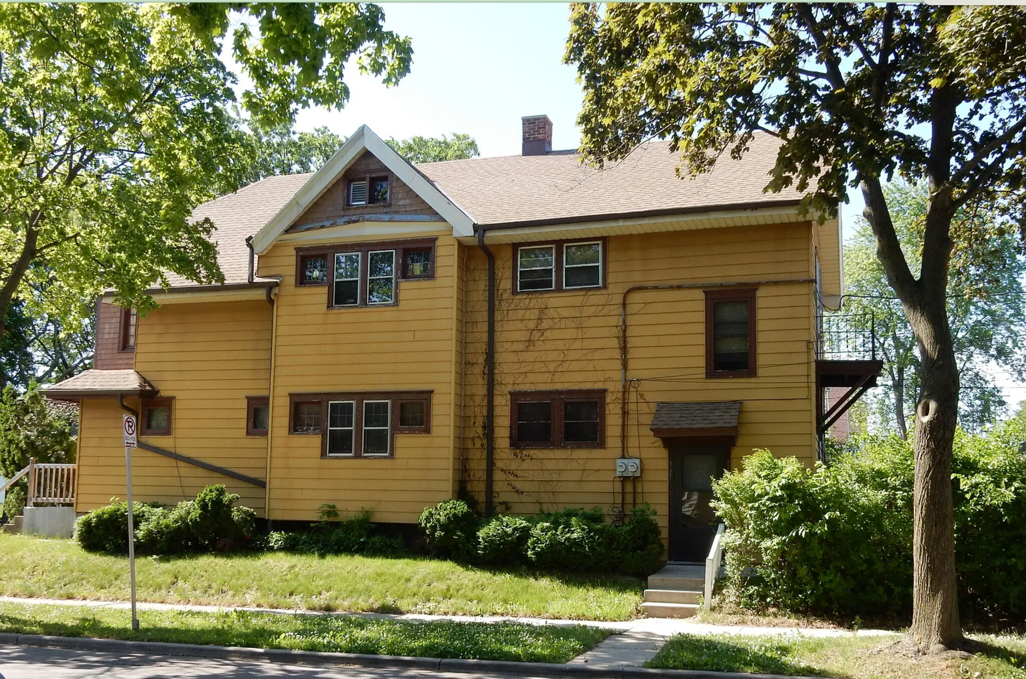 Hadley St street - 2777 N 48th St