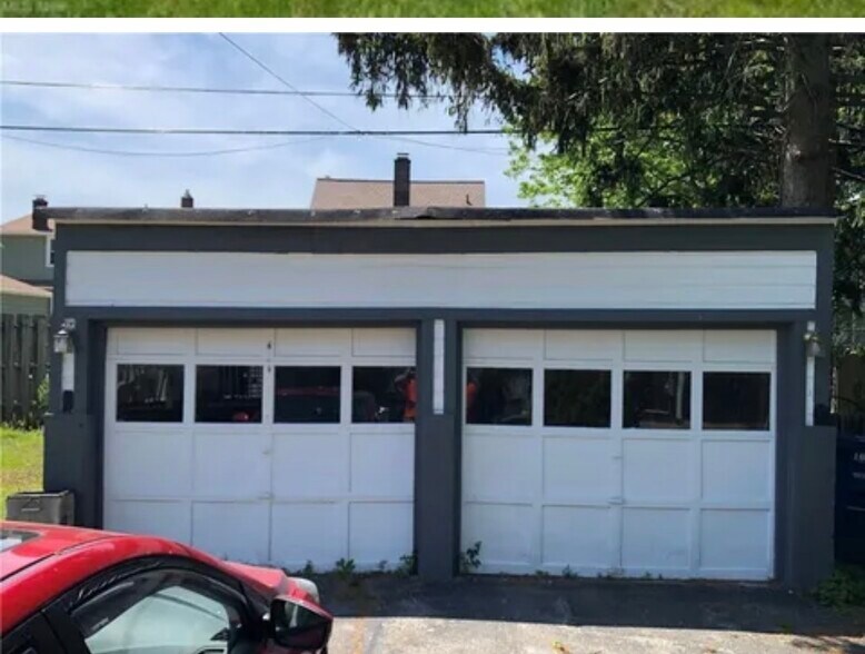 Building Photo - 1626 Grace Ave