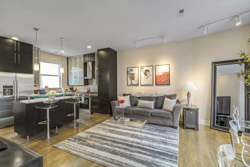 Building Photo - 2215 W 32nd Ave