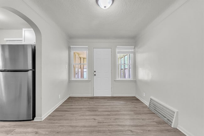 Building Photo - 936 Elbon Rd