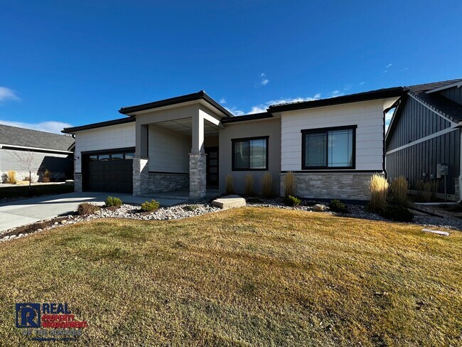 Building Photo - Gorgeous 4 bed 3 bath + Office home located on the 12th Tee of the TPC golf Course!