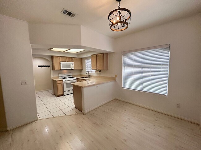 Building Photo - 2-Bedroom 2-Bathroom in Gated Community!