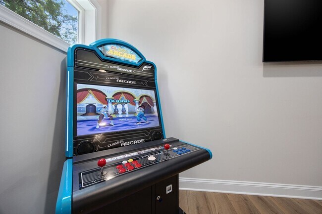 Building Photo - Gorgeous Custom Home Available for Snowbir...