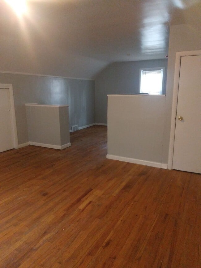 Building Photo - 19356 Westmoreland- 3 BED & 1.5 BATH FOR RENT