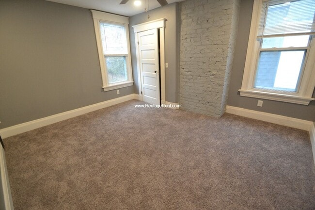 Building Photo - Beautifully refinished 3 bed 2 bath home in Evanston