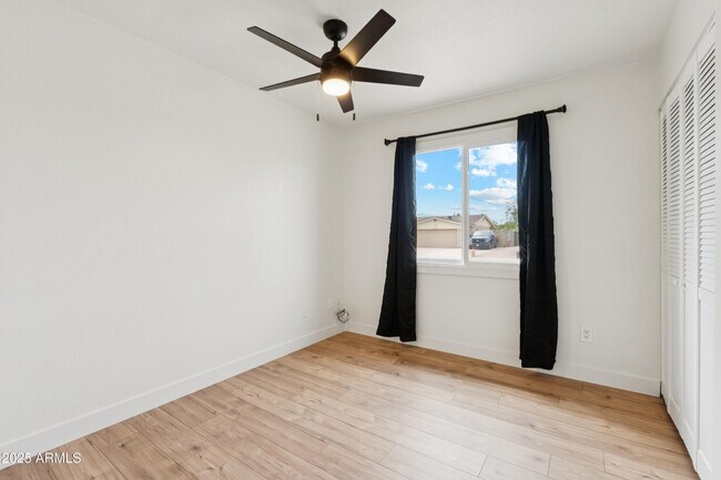 Building Photo - 4740 W Columbine Dr