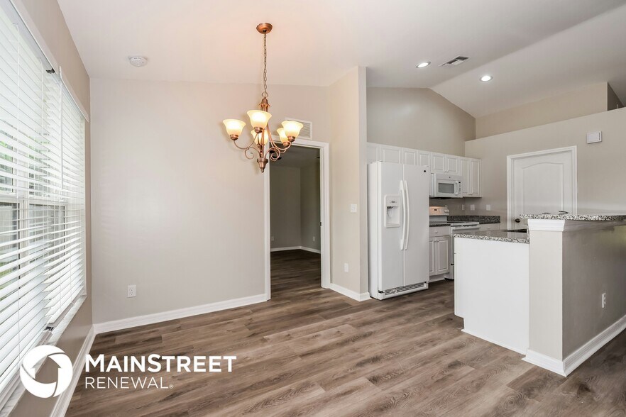 Building Photo - 2405 NW Juanita Pl