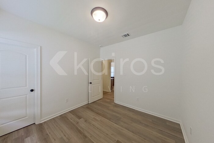 Building Photo - 105 Salvat Dr