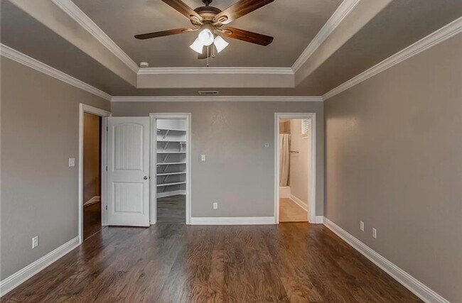 Building Photo - 2732 Sandage Ave