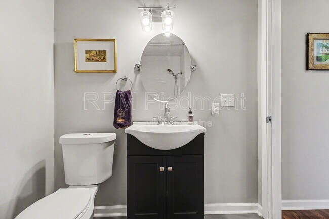 Building Photo - 1360 Smith St SE