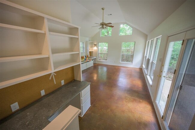 Building Photo - 6000 La Naranja Ln
