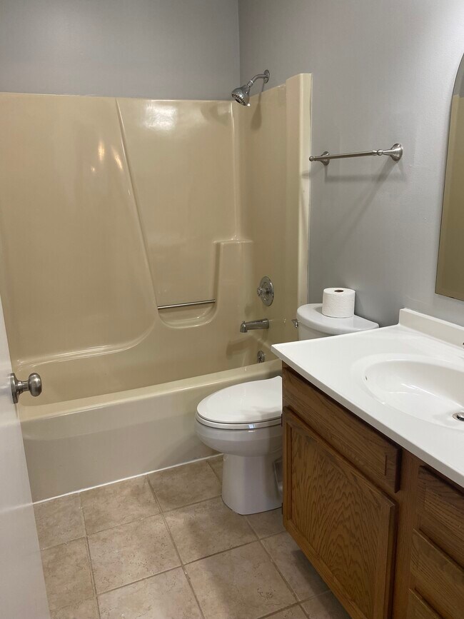Building Photo - 4036 Oakbrook Ct