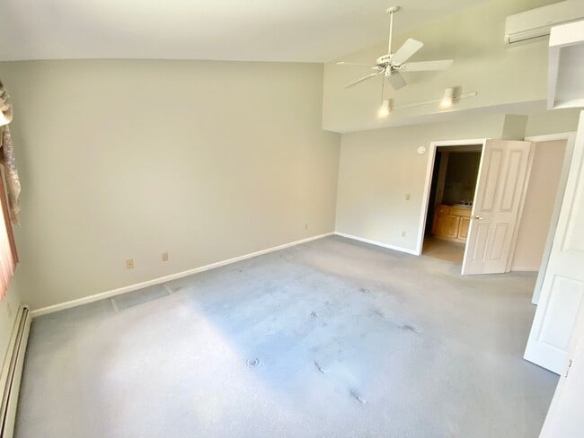Building Photo - 3 Bedroom 2.5 Bathroom Condo in Williston