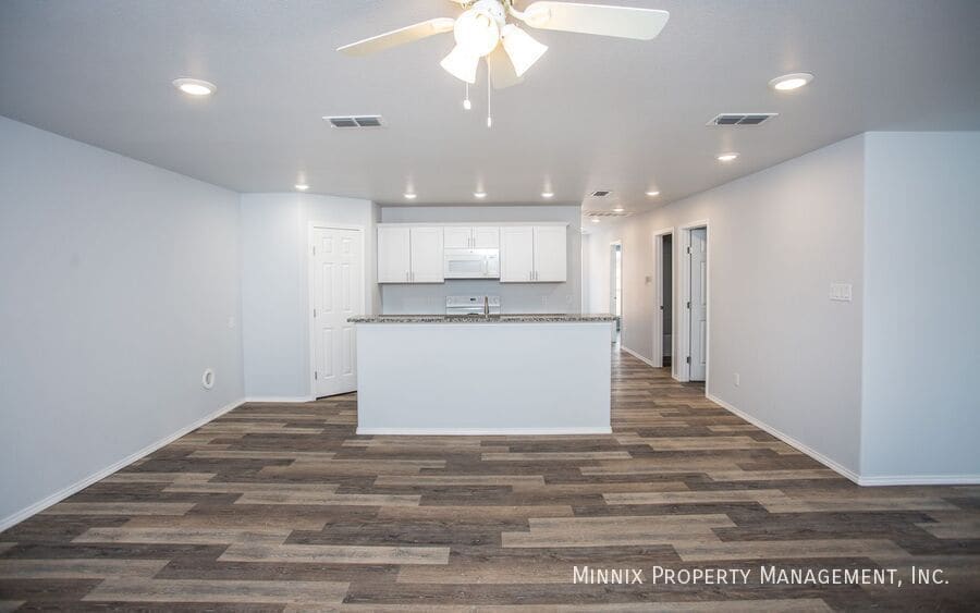 Building Photo - 5607 Kemper St