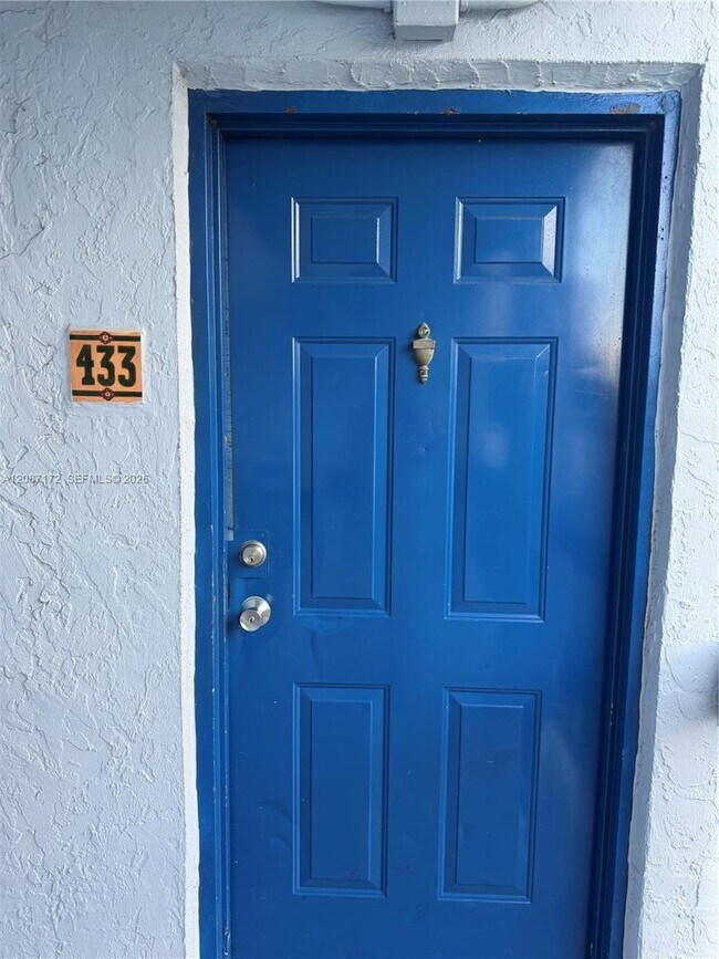 Building Photo - 9460 Fontainebleau Blvd