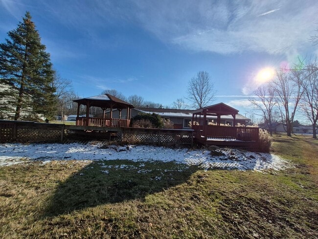 Building Photo - Charming 3BR 1.5BA Home w/ In-Unit Laundry + Central Air + Garage in Avon