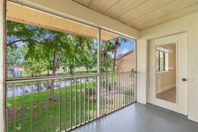 Building Photo - 1139 Coral Club Dr