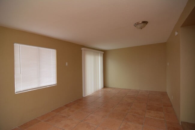 Building Photo - Charming 3 Bedroom 2 Bath Home! Central Tu...