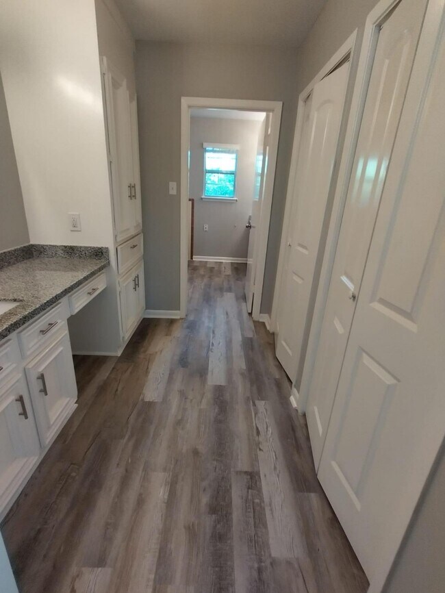 Building Photo - 1220 Walnut St