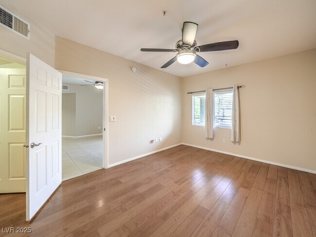 Building Photo - 2291 W Horizon Ridge Pkwy