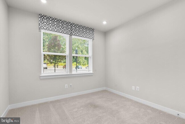 Building Photo - 10421 Resort Road