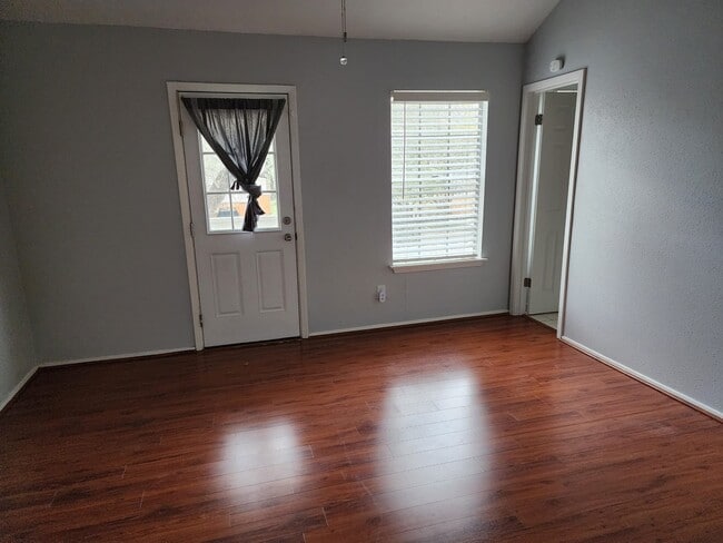 Building Photo - 11710 Southlake Dr