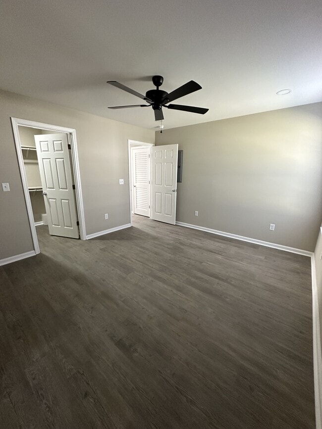 Building Photo - 305 E 22nd St