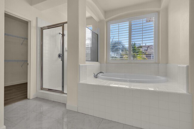 Building Photo - 10 Clearwater Cove