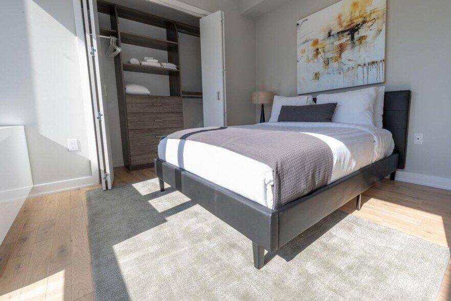 Building Photo - 232 7th Ave