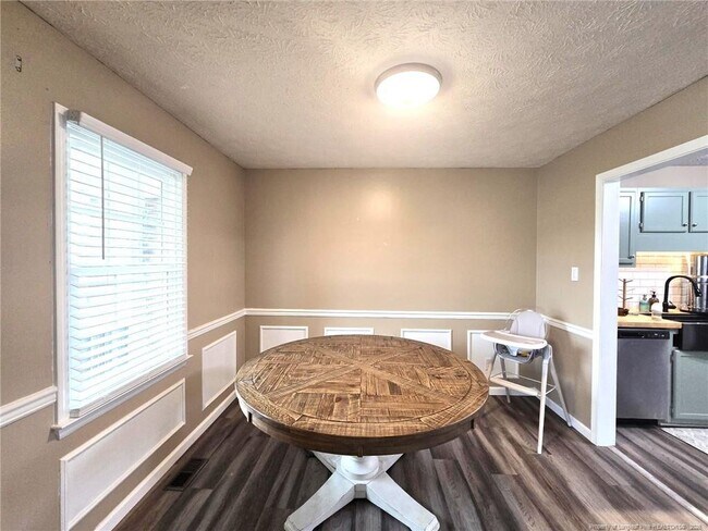 Building Photo - 6873 Brasswood Dr