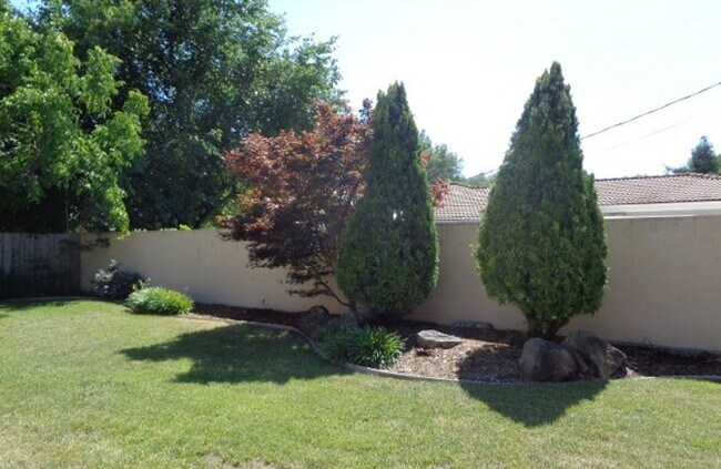 Building Photo - 613 Arlene Ct